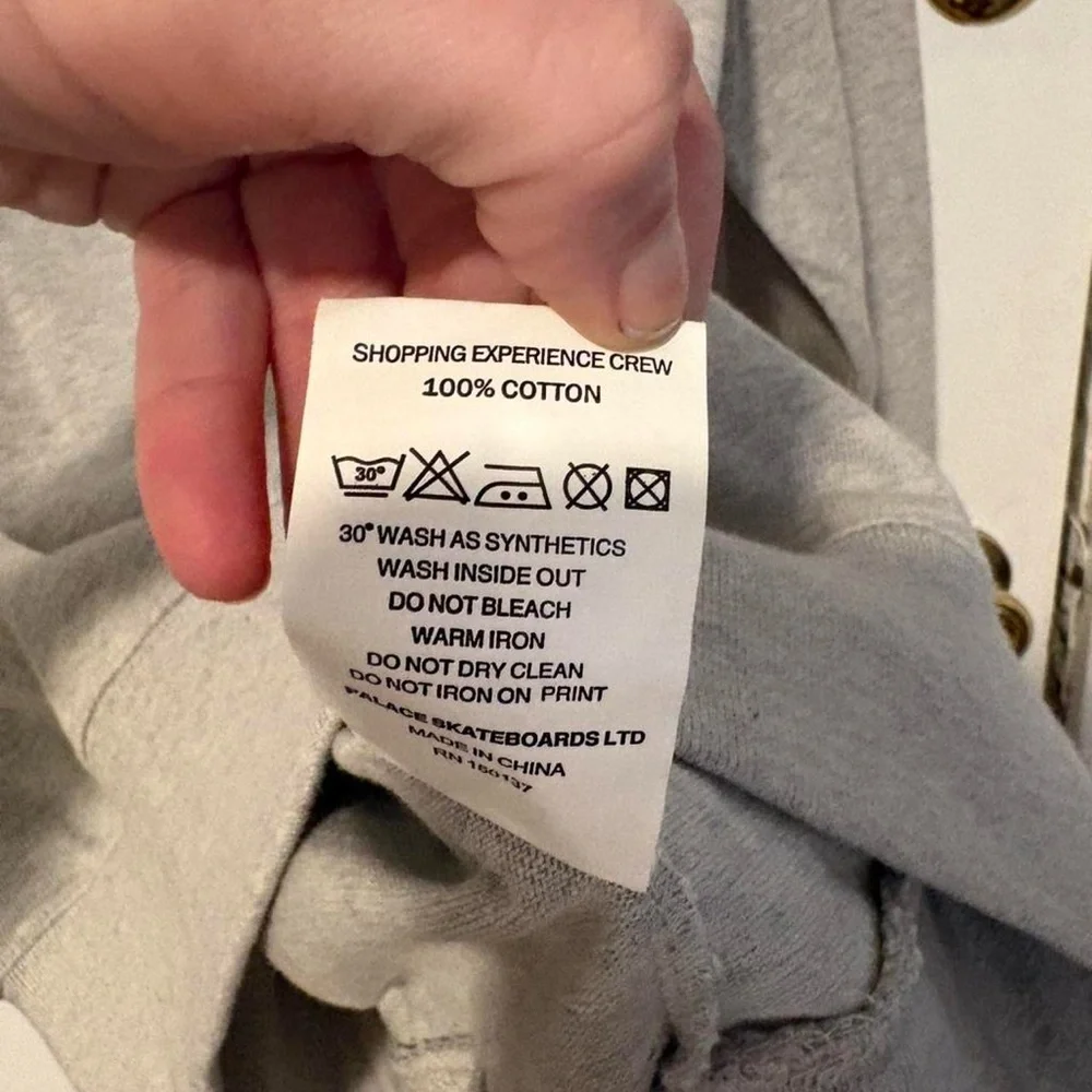 PALACE Gray Crewneck Sweater with Pink and‎ Blue Design